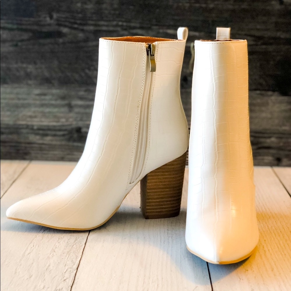 LAST PAIR 6.5 ccocci Tory booties in white croc - Picture 4 of 9